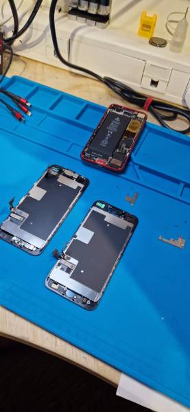 Nos techniciens qualifiés chez Bumper Store Puget-sur-Argens, situés dans la galerie Carrefour, remplacent rapidement l'écran de votre iPhone 14 avec des pièces génériques de haute qualité pour un résultat impeccable. Profitez d'un service express et écon